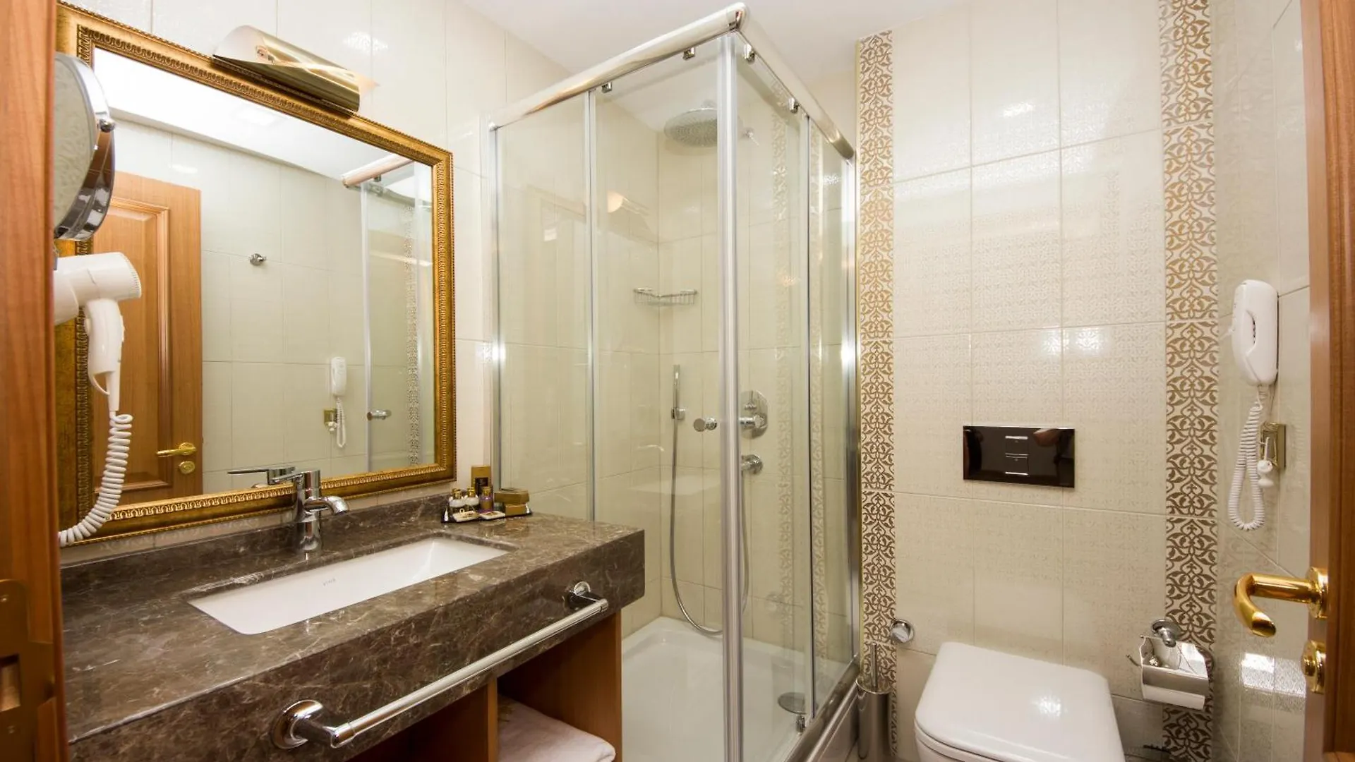 איסטמבול Aprilis Hotel - Special Category 4*,  טורקיה